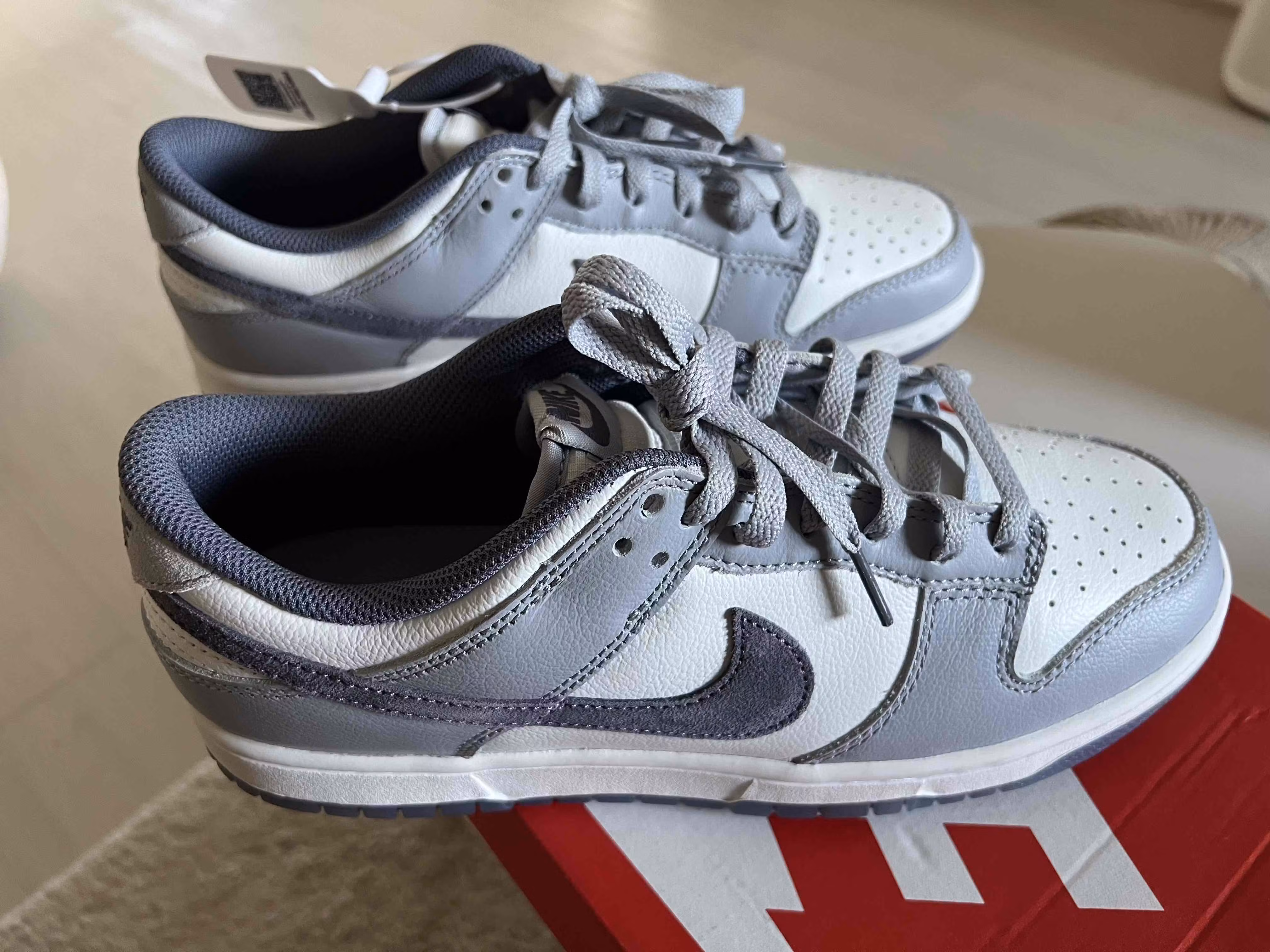 Nike Dunk Low SE 'Light Carbon' FJ4188-100 Nike Dunk Low SE 'Light Carbon' FJ4188-100